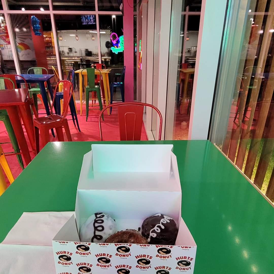 2024-09-02 2308 hours - Late Night at Hurts Donuts on Labor Day MMXXIV