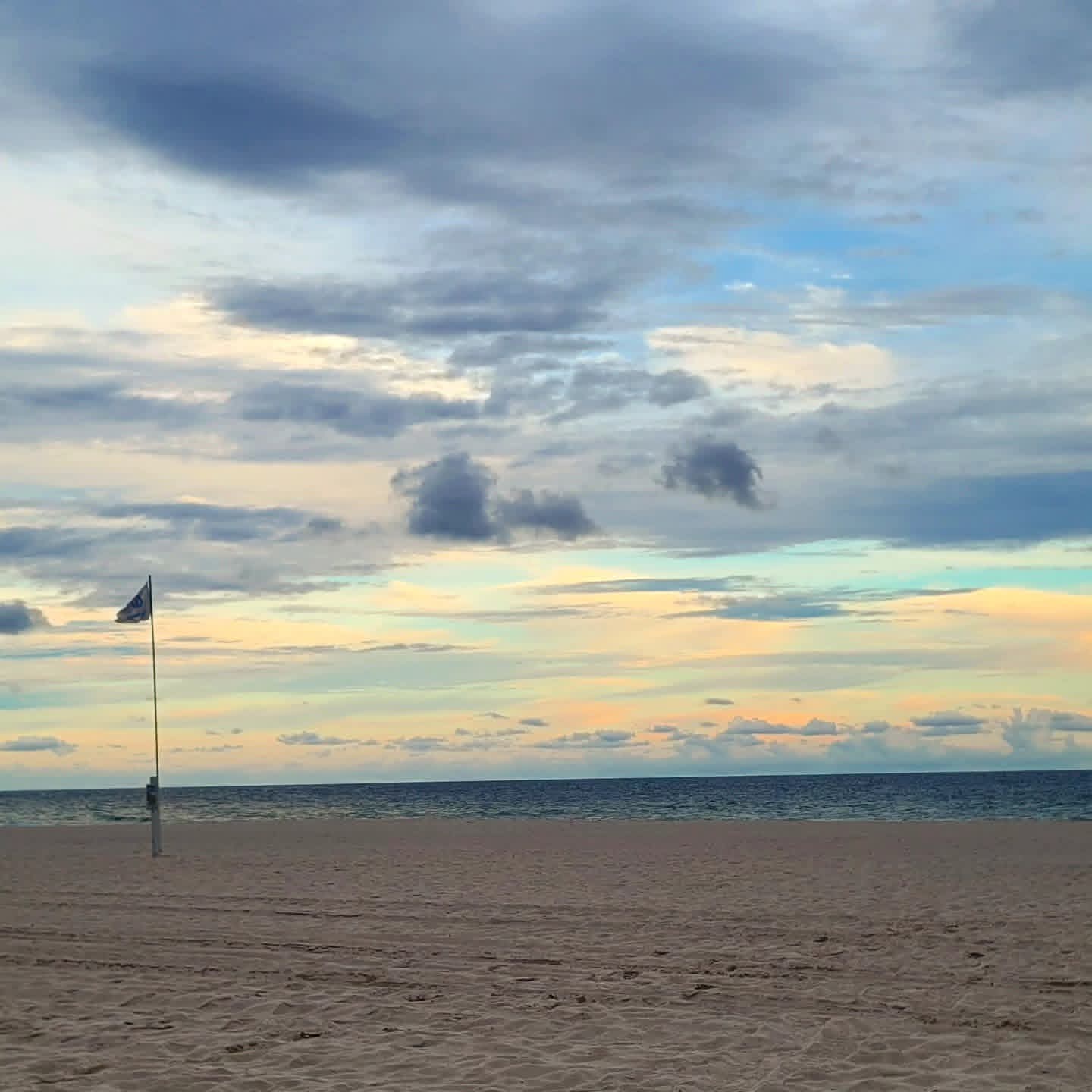 2025-09-25 1812 hours - Pretty Sunset Clouds over Gulf of America in Orange Beach