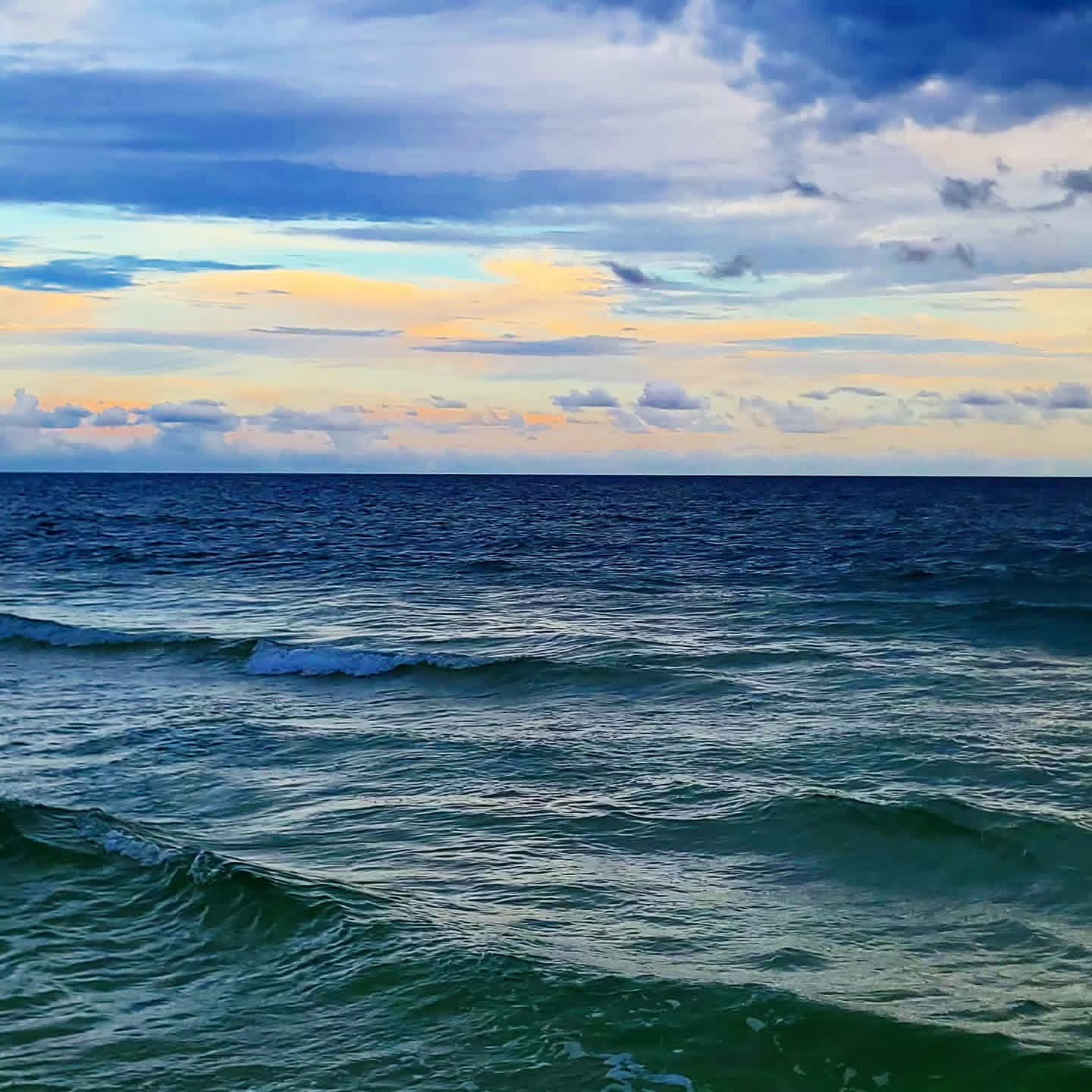 2025-09-25 1816 hours - Pretty Sunset Clouds above Gulf of America in Orange Beach